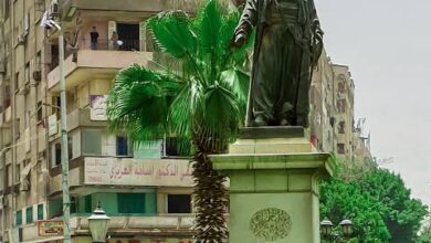 صورة إحداها ليست لصاحبها الأصلي.. قصص غريبة لأشهر ٣ تماثيل في ميادين القاهرة