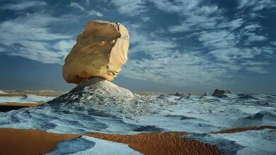 صورة “الصحراء البيضاء”.. المريخ على أرض مصر وسر القصر المحاط بالجبال