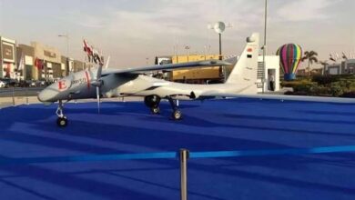 صورة مع عرض أول طائرة مصرية دون طيار في معرض “إيديكس”.. كيف انتشرت طائرات “الدرون”؟