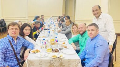 صورة فانوس رمضان للسفير الروسي بالقاهرة في حفل إفطار “الخريجين”