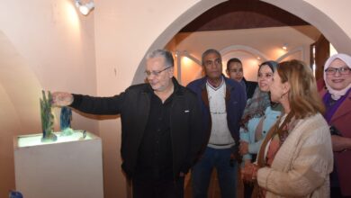 صورة الدكتور وليد قانوش يفتتح معرض “أجيال زكريا الخناني وعايدة عبدالكريم”