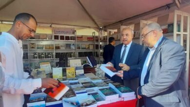 صورة جناح دار الكتب والوثائق يشهد إقبالًا من جمهور معرض بورسعيد للكتاب