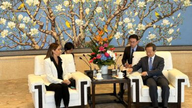 صورة وزيرة الثقافة تلتقي عُمدة بكين وتبحث تكثيف التعاون الثقافي بين البلدين