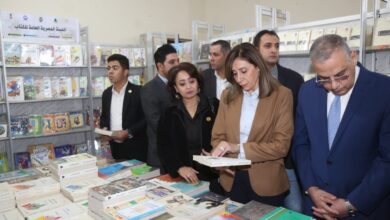 صورة وزيرة الثقافة ومحافظ سوهاج يفتتحان معرِض الكتاب الأول بمحافظة سوهاج