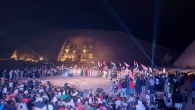 صورة وسط إقبال جماهيري غفير.. معبد “أبو سمبل” يستقبل عروض مهرجان أسوان في ليلة التعامد